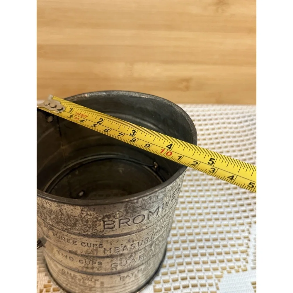 Vintage Bromwell's 1753995 Silver Green Knob Rustic 3-Cup Measuring Flour Sifter